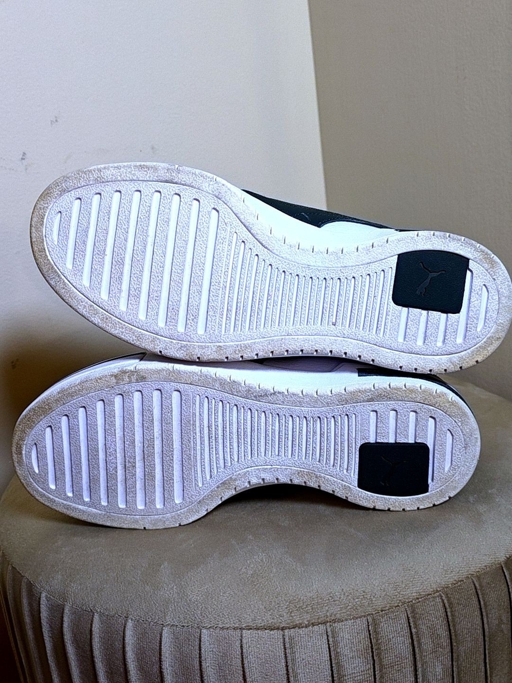 Puma White and Dark Green Low-Top Sneakers - Picture 4 of 6